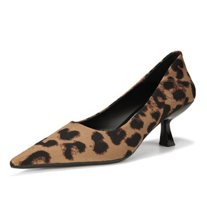 Nuove <span class=keywords><strong>Scarpe</strong></span> da <span class=keywords><strong>Donna</strong></span> <span class=keywords><strong>con</strong></span> <span class=keywords><strong>Tacco</strong></span> Basso a Punta, in Morbida Pelle <span class=keywords><strong>con</strong></span> Stampa Leopardata, per Ufficio e Cerimonie, Slip-on, OEM ODM all'Ingrosso - Product Image 3