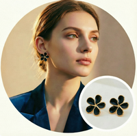 Anting-anting bunga stainless steel anti air, anting-anting daisy sederhana, perhiasan minimalis untuk pemakaian sehari-hari
