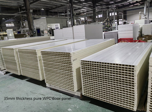 Panel de puerta WPC de 35mm, 40mm, 45mm, 54mm de espesor, interior moderno, compuesto de madera de <span class=keywords><strong>PVC</strong></span>, perfil WPC, materia prima, puerta de montaje WPC - Product Image 3