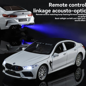 Voitures miniatures RC 1:24 BWM M8 avec son et lumière, roues RC, modèle de voiture en métal, jouets décoratifs - Product Image 6
