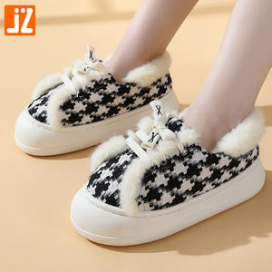 Bottes de neige version coréenne avec sac, chaussures en coton moelleux chaudes antidérapantes à semelle épaisse en polaire pour femmes, pour intérieur et extérieur, pour couple - Product Image 1