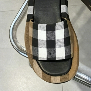 2026 Deodorant Anti-slip Retro Stripe Designer Slippers Luxury High Quality Customizable <b>Plus</b> <b>Size</b> Slippers Quantity Discounts - Product Image 3