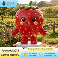 Op maat gemaakte grote sculptuur van glasvezelhars, fruit anime cartoon ontwerp figuur sculptuur voor buitendecoratie