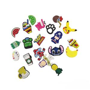 Breloques de chaussures en PVC <span class=keywords><strong>Jibbitz</strong></span> <span class=keywords><strong>pour</strong></span> <span class=keywords><strong>Crocs</strong></span> - Héros d'anime, Pikachu, Stitch, Spiderman, Pins de chaussures sur le thème des fruits et des aliments, Accessoires personnalisés - Product Image 5