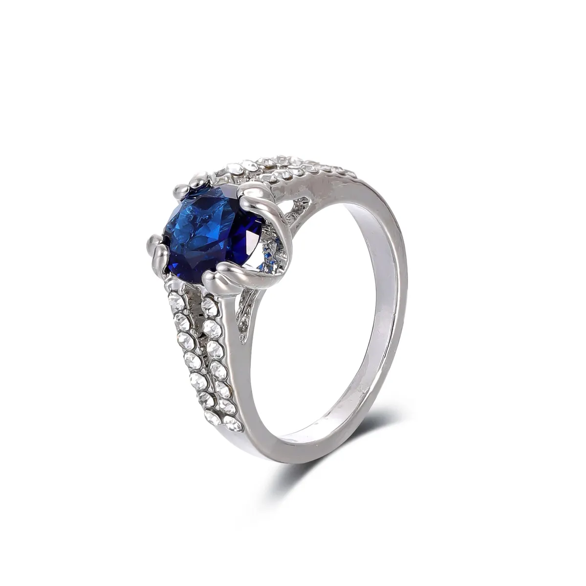 תכשיטים אלגנטיות ואלגנטיות אירופיות רוח מתקדמת זירקון כחול לב טבעת נשים יומיומית מזדמנת