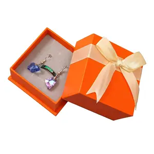 Caja de regalo ecológica personalizada de alta calidad Una caja de regalo plegable y reutilizable de cartón rígido para cumpleaños