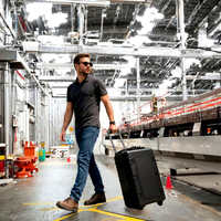 Nouvelle machine de nettoyage laser à fibre pulsée portable 300W 500W avec valise à roulettes pour le nettoyage du bois, des pneus, des moules et des moules à chaussures