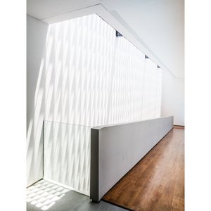 Diseño interior minimalista de villa con estructura de acero ligero para espacios de vida modernos - Product Image 2