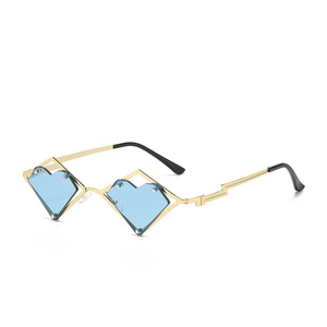 Lunettes de soleil tendance en métal coloré avec motif cœur, protection solaire, pour hommes et femmes, style streetwear, vente en gros - Product Image 4