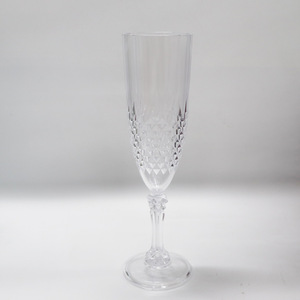 Cx क्लासिक हीरा पैटर्न उच्च-पैर वाले प्लास्टिक लाल शराब और शराब कप 201-300 मिली क्षमता - Product Image 2