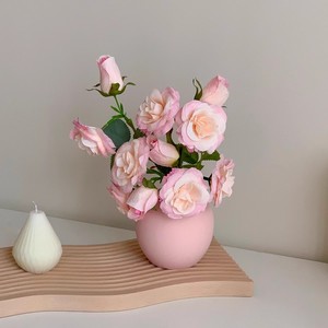 Arrangement de fleurs artificielles en soie, roses, vase rose, décoration moderne pour la maison, décoration de table, accessoires de mariage - Product Image 1