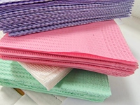 Les bavoirs dentaires jetables faits sur commande médicaux imperméabilisent des protections de lit de 33*45cm dans la conception colorée de serviette