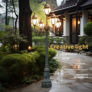 Lampadaire LED extérieur traditionnel en alliage d'aluminium, étanche, blanc chaud 3500K, forme carrée, montage mural, éclairage de jardin, garantie 10 ans - Product Image 4