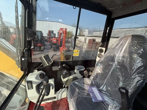Excavatrice compacte CAT 305.5 d'occasion, performances de fonctionnement fluides, force de creusement élevée, faible nombre d'heures de travail, idéale pour les chantiers étroits - Product Image 6