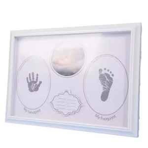 قدم الطفل واليد طباعة تذكار عدة إطار صور خشبي مع وسادة حبر لهدايا حديثي الولادة - Product Image 2
