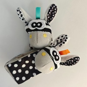 Jouets en peluche bébé <span class=keywords><strong>hochet</strong></span> chaussettes hochets poignet hochets <span class=keywords><strong>faire</strong></span> des sons bébé <span class=keywords><strong>hochet</strong></span> jouets pour bébés - Product Image 3