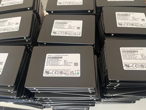 Samsung PM9A3 1.92TB U2 NVMe SSD MZQL21T9HCJR-00A07 รุ่นใหม่ ดีไซน์ใหม่ พร้อมอินเทอร์เฟซ NVMe ความเร็วสูง ช่วยให้การถ่ายโอนข้อมูลรวดเร็วเป็นพิเศษ - Product Image 6