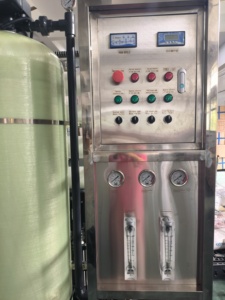 Système de traitement d'eau RO industriel personnalisé 2000 LPH, installation d'osmose inverse à passage unique pour la production d'eau potable commerciale - Product Image 6