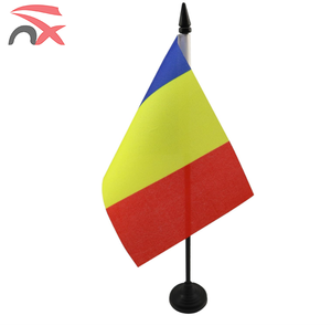 Drapeau de bureau promotionnel du Tchad avec base et mât - Product Image 1