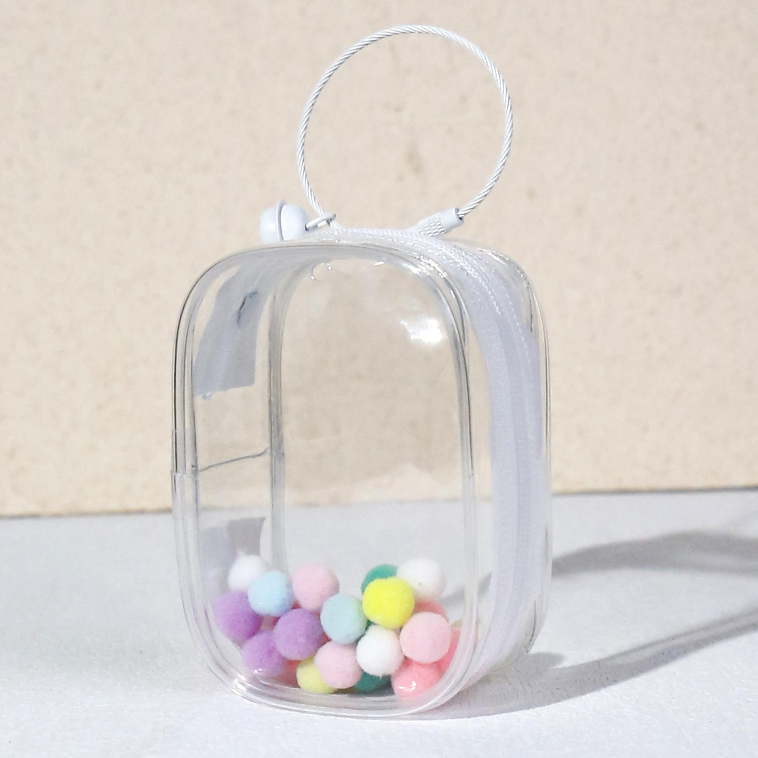 Blanco-Cuadrado-campana con anillo y POM-POM