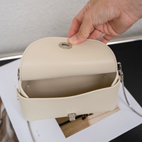 Nouveau Sac à Bandoulière Élégant en Cuir Véritable Haut de Gamme Motif Litchi pour Femme 2026 – Sac Croisé Tendance et Décontracté pour Femme