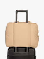 Grand sac fourre-tout en nylon matelassé imperméable à la mode avec logo personnalisé sac polochon souple pour femme avec compartiment à chaussures