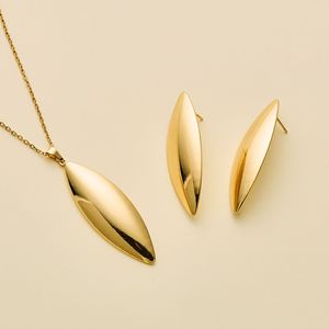 <span class=keywords><strong>Set</strong></span> di <span class=keywords><strong>Orecchini</strong></span> e Collana Unisex in Stile Lussuoso a Forma di Farfalla, Moda Europea e Americana, Realizzato in Acciaio Inossidabile - Product Image 3