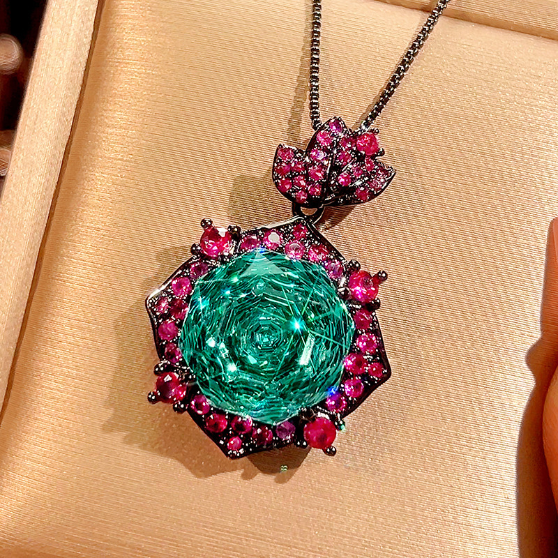 Pendentif Parla vert en or noir avec chaîne vénitienne