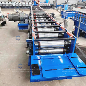 Machine de formage à froid de gouttières de toit de type M avec pompe à moteur pour tôles galvanisées, pour matériaux de construction - Product Image 2