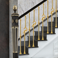 Colonnes d'escalier en alliage d'aluminium MEIXI personnalisables, durables, de style moderne, avec garde-corps en cristal noir et balustrades en laiton