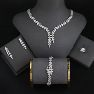 Satu Set Perhiasan Lapis Platinum, Anting-Anting dan Kalung Set Perhiasan Zirkon Mewah Modis