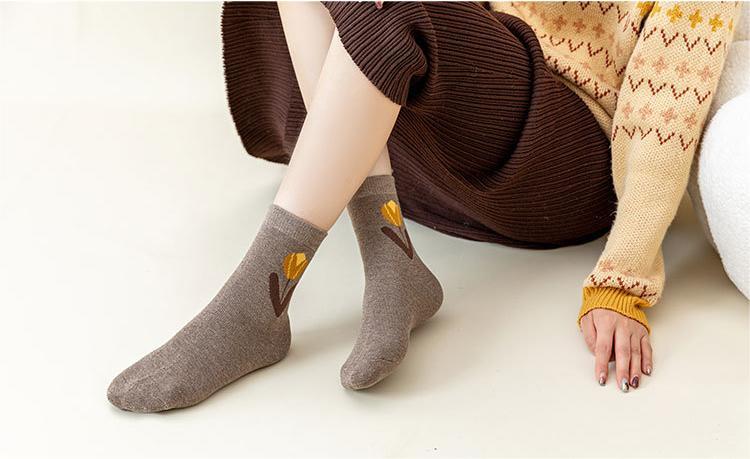 In-stock Wholesale Custom Design Cotton Socks Japanese Korean Preppy Style Floral Plaid Socks Winter Socks