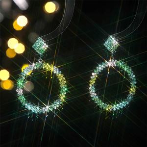 Boucles d'oreilles pendantes élégantes et tendance pour femmes, plaquées or, papillon brillant, luxe haut de gamme européen et américain, nouvelle collection transfrontalière - Product Image 5