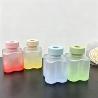 Bouteille diffuseur en forme de fleur 100 ml en promotion avec bâtonnets en rotin pour huiles aromatiques