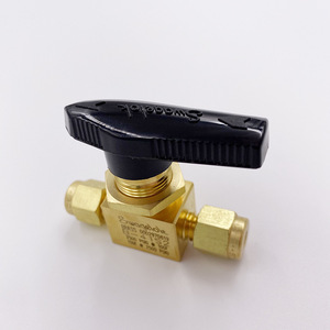 วาล์วบอลทองเหลือง Swagelok ขนาด 1/8 นิ้ว รุ่น B-41S2 สำหรับออกซิเจนแรงดันสูง ใช้ในอุตสาหกรรม - Product Image 1