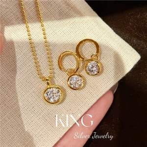 Joyería King Silver, conjunto de collar y aretes de plata de ley S925 chapados en oro, para uso diario, unisex, joyería fina. - Product Image 1