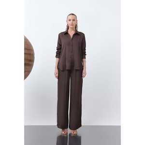 เสื้อเชิ้ตผ้าซาตินผู้หญิงสไตล์มินิมอลสีแดงเบอร์กันดีแขนยาวเนื้อผ้าบางใส่ได้ทุกวัน - Product Image 6