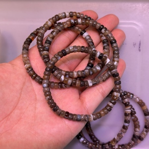Bracciale Elastico con Perline Heishi in Cristallo Naturale del Botswana, Gioielli Unisex Impilabili con Immagine di Cristallo e Feng Shui - Product Image 3