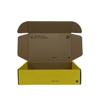 Boîtes d'expédition en carton jaune personnalisées pour chaussettes et sous-vêtements, avec pelliculage mat, épaisseur 2 mm, recyclables, auto-assemblables