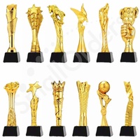 Op maat gemaakte hars ambachtelijke gouden stertrofee bedrijfs award beker met zwarte voet voor evenementen en ceremonies
