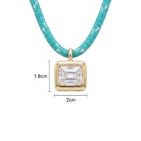 Collier pendentif plaqué or 14 carats avec zircon coloré, chaîne tressée, hypoallergénique, idéal pour les cadeaux