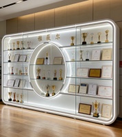Vitrine pour médailles et trophées en verre, taille personnalisable, murale ou sur pied, éclairage LED, écologique, robuste, vernie