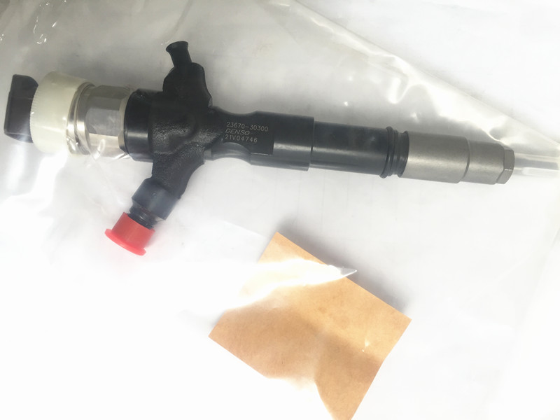 common rail injector 23670-30300 23670-0L010 23670-30240 fuel injector 095000-7760 095000-776# for TOYOTA 2KD-FTV 2.5d