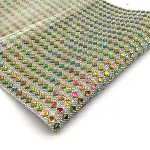 Lámina Autoadhesiva de Malla de Cristal con Piedras de Imitación de Cristal de 16 x 9.5 Pulgadas - Product Image 3