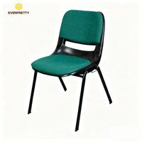 Chaise d'école ergonomique empilable moderne pour salle de classe, avec coussin durable et écologique, idéale pour les études et les conférences.