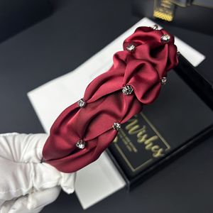 Ankela - Diadema de mujer roja con diseño de rombos, borde ancho, corona alta, versátil, minimalista y sofisticada, con clip para el pelo - Product Image 3