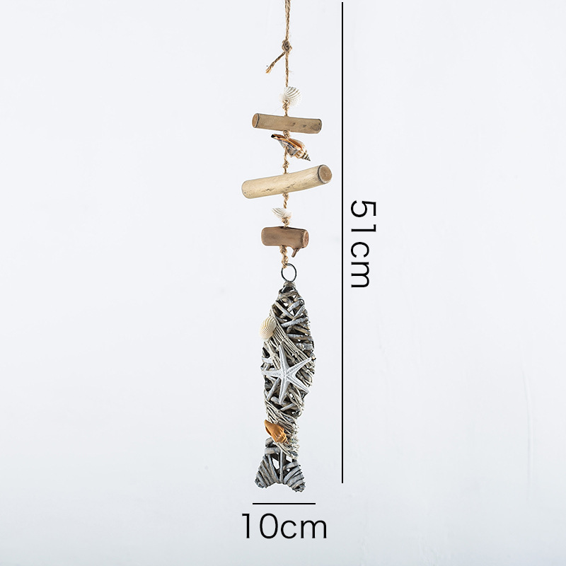Petit pendentif poisson et étoile de mer en rotin