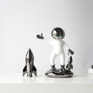 Figurine de fusée de personnage de dessin animé Evelyn, style nordique moderne et minimaliste, objet décoratif mignon pour chambre d'enfant - Product Image 5