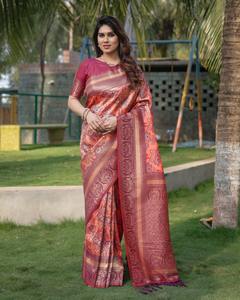 Excellent Quality Pure <b>Golden</b> and Silver Zari Kanchivaram Soft Silk for Wedding and Party Occasion at Bulk Price - Product Image 3