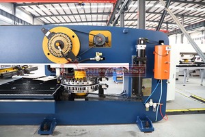 Machine de poinçonnage à tourelle CNC avancée avec système multi-outils automatique pour la fabrication de tôles à grande vitesse - Product Image 5